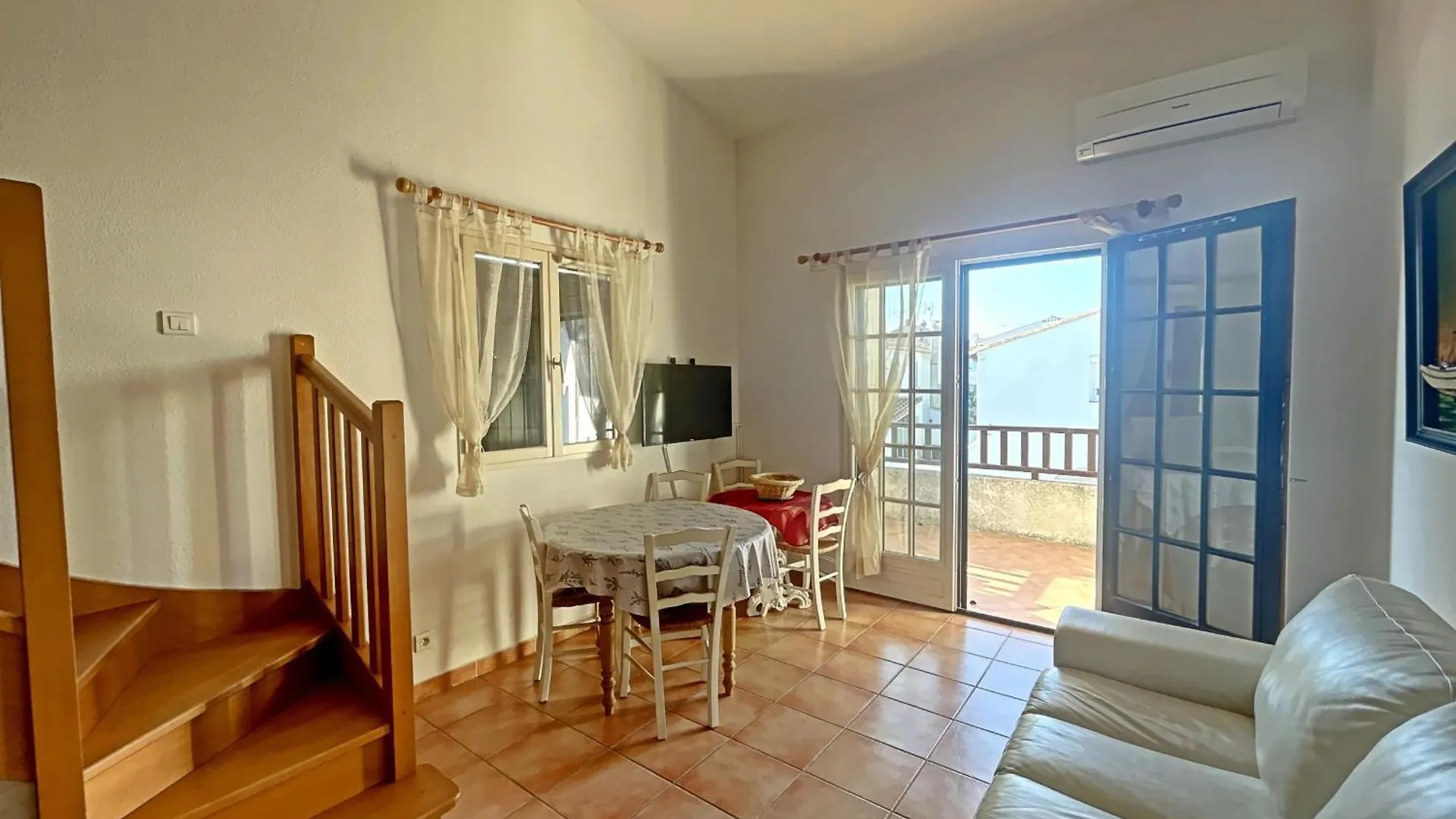 Appartement Cosy Avec Climatisation Et Parking Aux Saintes-Maries-De-La-Mer - Fr-1-475-175